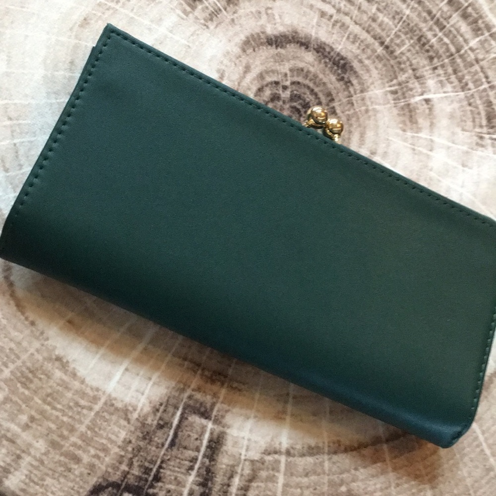 NWT Long Fold-over Wallet W/ Kisslock Compartment - Picture 4 of 5